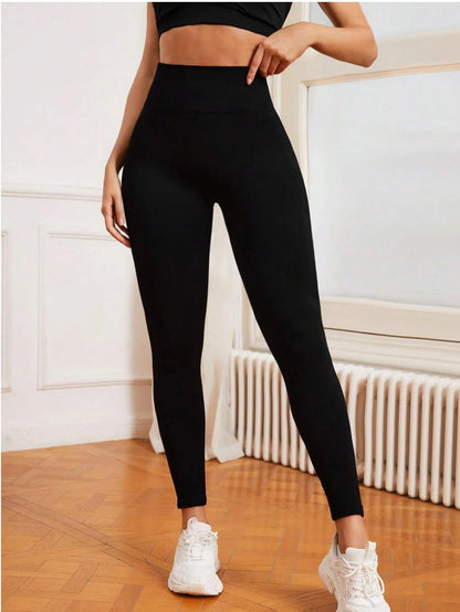 Legging noir femme taille haute, mode fitness 974 Reunion, intérieur moderne