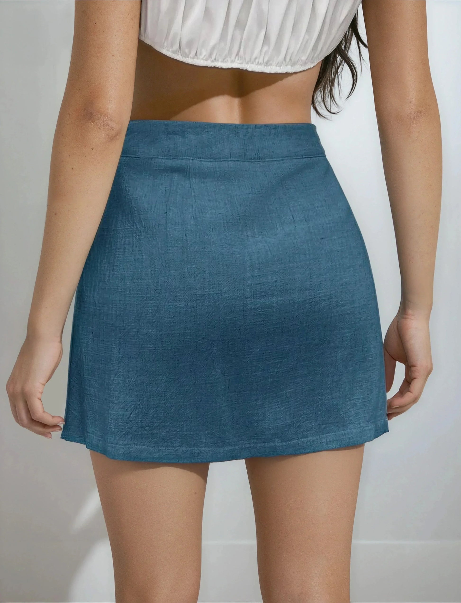 Jupe courte bleue pour femme, tendance été, mode 974 Réunion, vue de dos